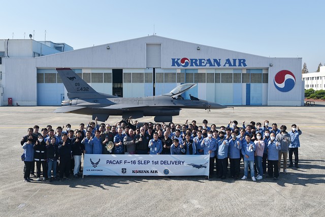 대한항공이 지난 11월 18일, 미 공군 F-16 수명 연장 사업의 초도 항공기를 성공적으로 출고했다. (사진=KOREAN AIR)