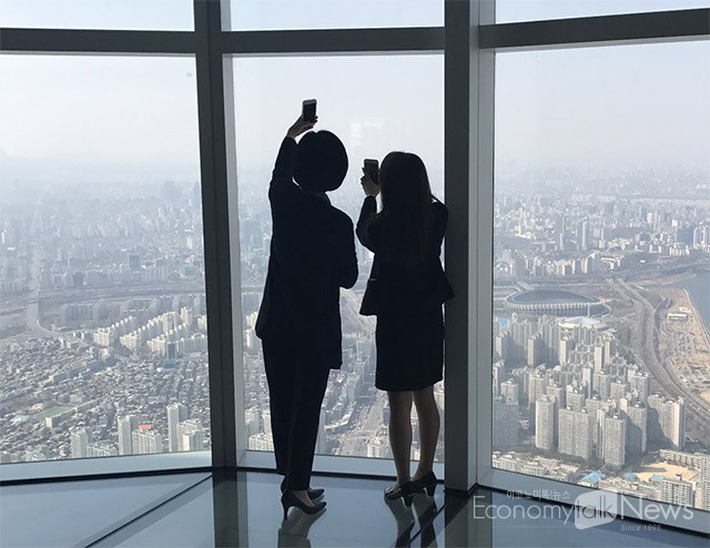 롯데월드타워에서 바론 서울 시내 일부 아파트의 모습. (사진=이톡뉴스DB)