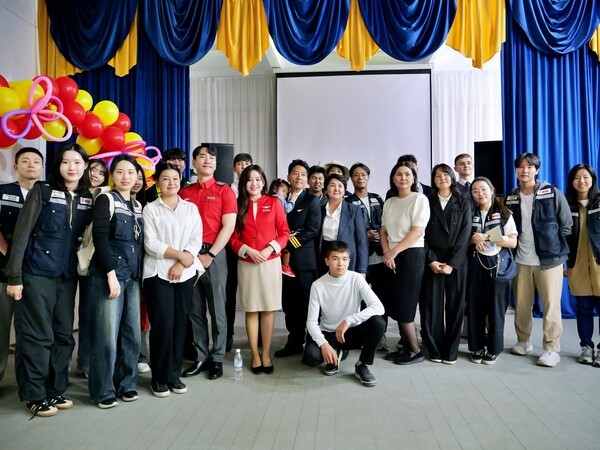 15, Ű⽺ź ũ  ġ 'ѹٽ б(At-bashi School)' Ƽװ  ڿ  ȯ     Ȱ  л Բ  Կ ̴. [Ƽװ ]