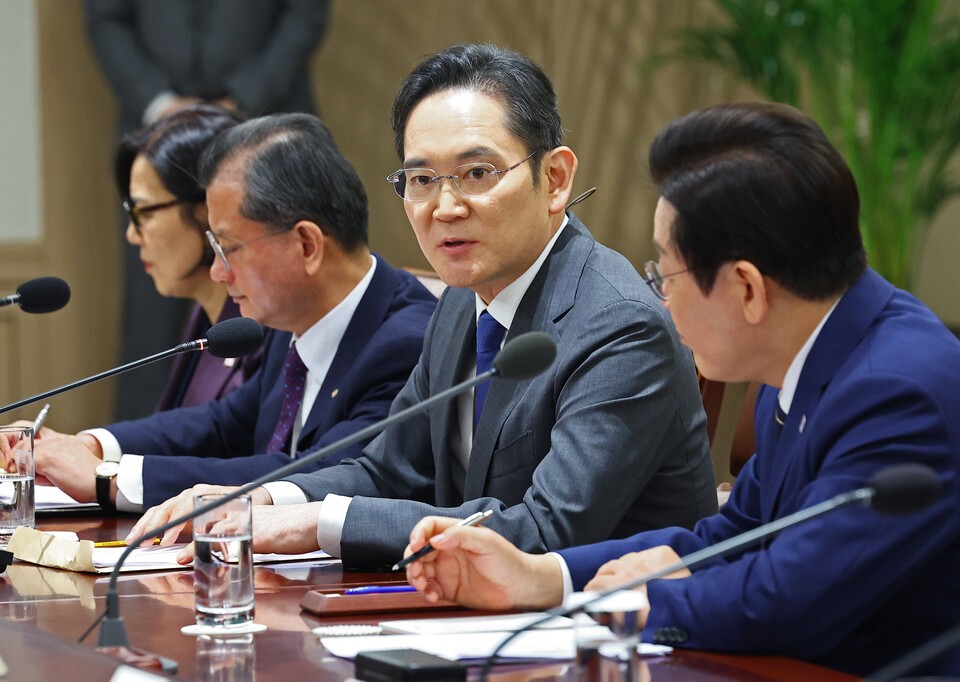 이재용 삼성전자 회장이 16일 용산 대통령실에서 열린 한미 관세협상 후속 민관 합동회의에서 발언하고 있다. [연합뉴스]