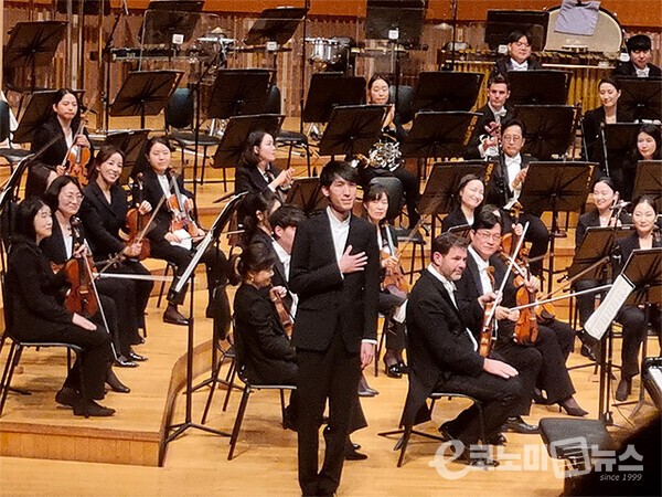 중국계 미국인 에릭 루(Eric Lu)가 청중을 향해 인사를 하고 있다. [사진=필자 제공]