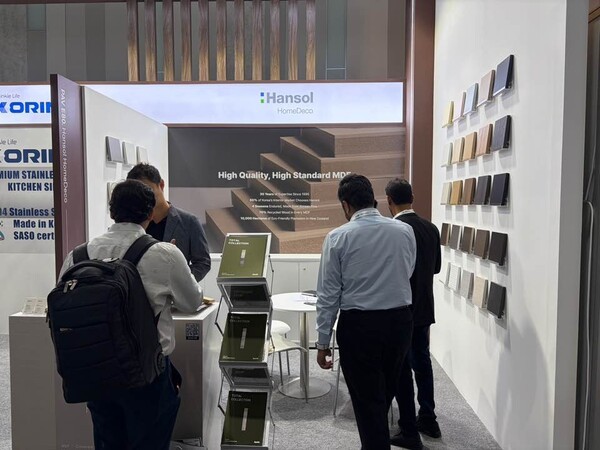 ‘BIG 5 GLOBAL 2025’ 한솔홈데코 부스. [한솔홀딩스 제공]